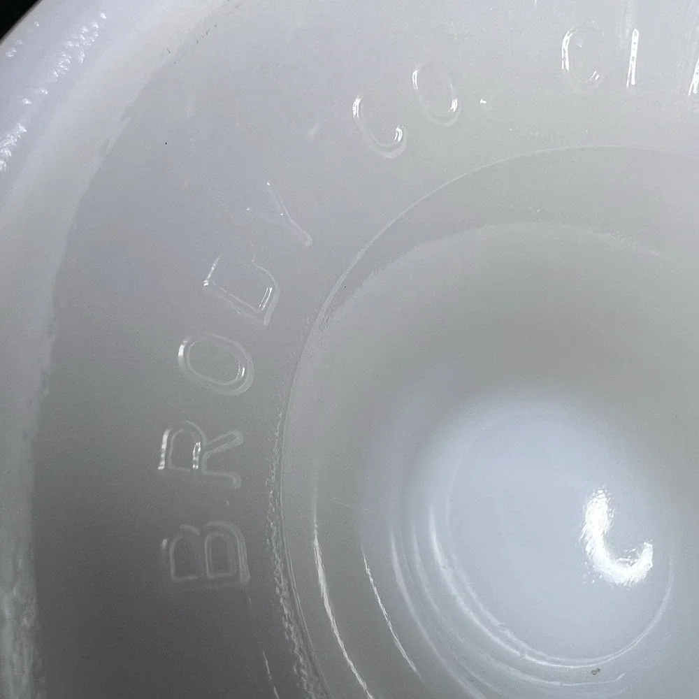Vintage‎ E.O. Brody Co. Ribbed Milk Glass Pedestal Vase M3000 6.75